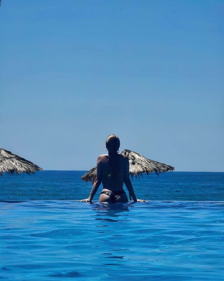 Jhotelresorts has an infinity pool on the beach